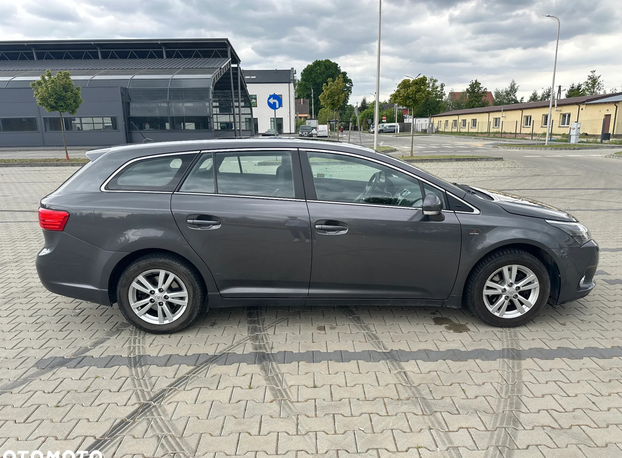 Toyota Avensis cena 46500 przebieg: 182990, rok produkcji 2012 z Lubomierz małe 254